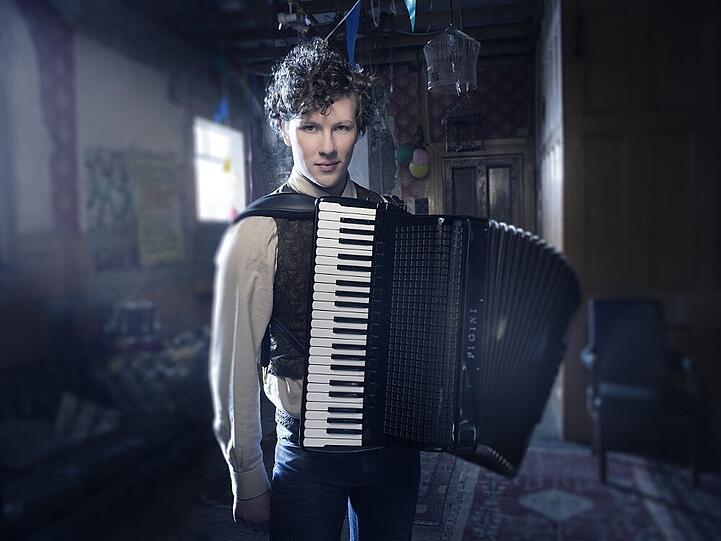 Will dem Akkordeon ein neues Image verpassen: Martynas