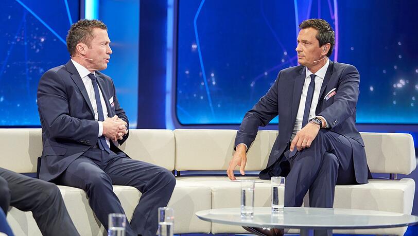 Als Sky-Experte im Einsatz: Lothar Matthäus (l.), hier mit Moderator Sebastian Hellmann. Als Sky-Experte im Einsatz: Lothar Matthäus (l.), hier mit Moderator Sebastian Hellmann.