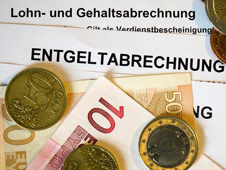 Die Gehälter vieler Tarifbeschäftigter sind gestiegen. Allerdings gibt es erhebliche Unterschiede zwischen einzelnen Wirtschaftszweigen.