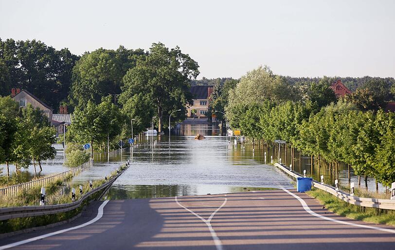 Deichbruch bei Fischbeck in Sachsen-Anhalt - Aktuelle Bilder vom Hochwasser