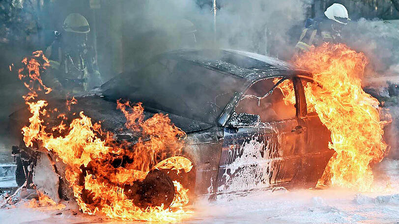 Die Bilder vom spektakulären BMW-Unfall in Gräfelfing.