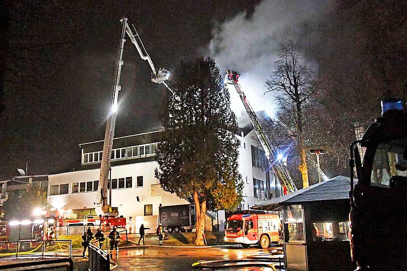Bei dem Brand wurden Teile der Tribüne zerstört.