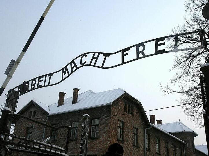 Der Schriftzug 'Arbeit macht frei'