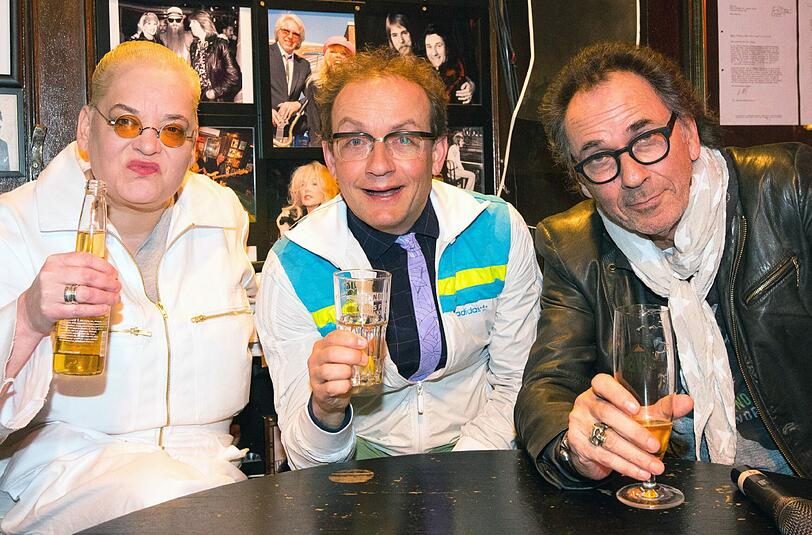 Nichts für schwache Lebern: Hella von Sinnen (l-r), Hugo Egon Balder und Wigald Boning laden ihre Talkgäste in die Kneipe «Zwick» ein.