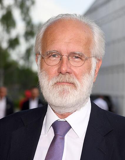 "Papa Schlumpf"? Für Harald Schmidt ist ein Bart ein ausreichendes modisches Experiment.