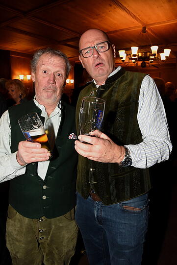 Fesch in Tracht: die Schauspieler Hansi Kraus (l.) und Bernhard Ulrich bei der Premiere der Iberl-B&uuml;hne am Dienstagabend.