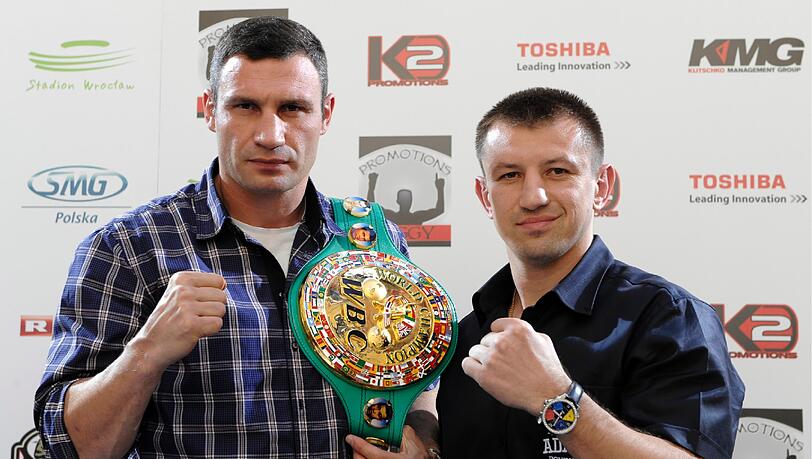Champion Vitali Klitschko und Herausforderer Tomasz Adamek. Champion Vitali Klitschko und Herausforderer Tomasz Adamek.