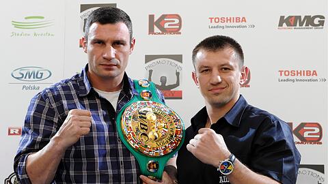 Champion Vitali Klitschko und Herausforderer Tomasz Adamek.