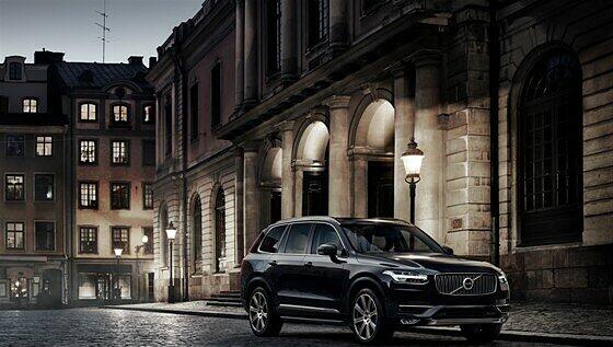 Bietet eine Menge Sicherheit - und ein sehr attraktives Design: Der neue Volvo XC90 ist ein Hingucker. Bietet eine Menge Sicherheit - und ein sehr attraktives Design: Der neue Volvo XC90 ist ein Hingucker.