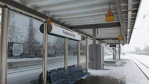 Am Bahnhof Feldmoching ging der 28-Jährige auf den Beamten los. (Symbolbild)