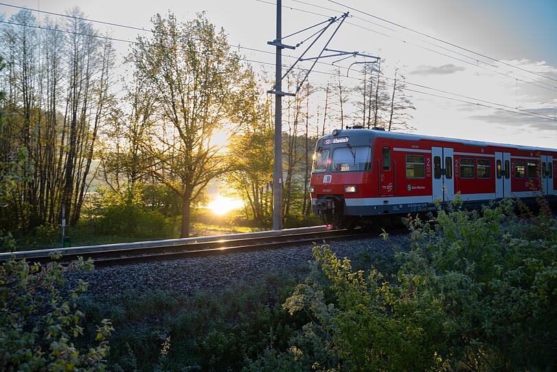 Eine S-Bahn des Typs ET 420.