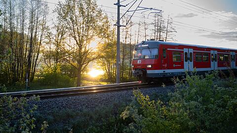 Eine S-Bahn des Typs ET 420.