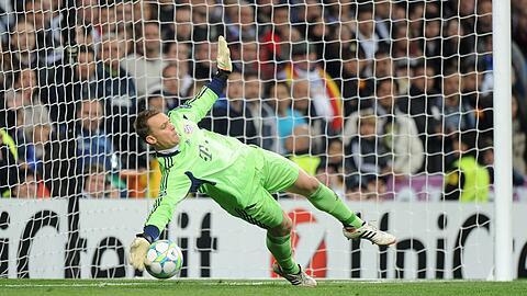 Nach dem DFB-Rücktritt hält Manuel Neuer künftig nur noch im Bayern-Trikot Bälle.