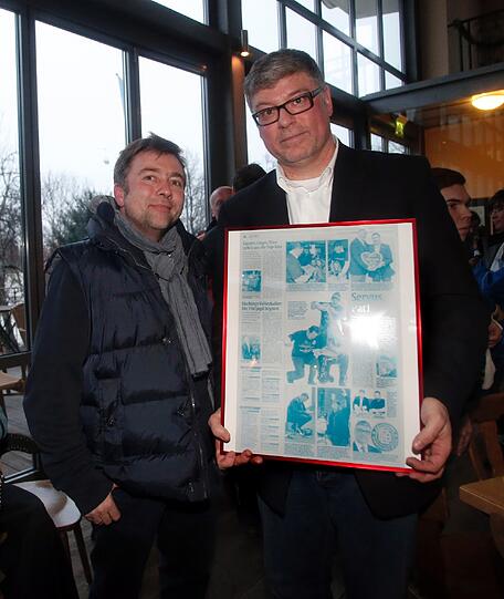 Pat Cortina erhielt von der Abendzeitung zum Abschied eine Original Druckplatte