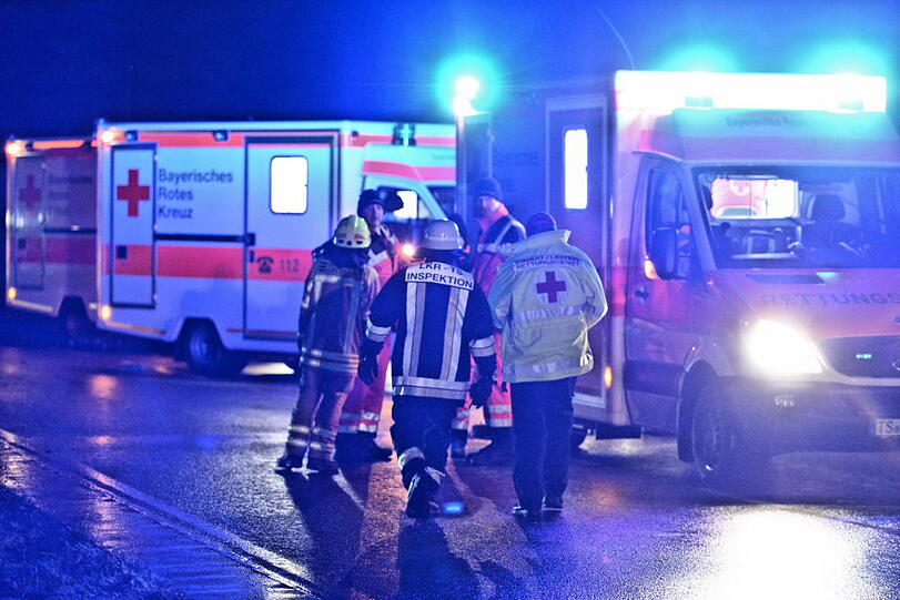 Unfallflucht am Chiemsee: Die Bilder vom Unfallort und von der Suchaktion.