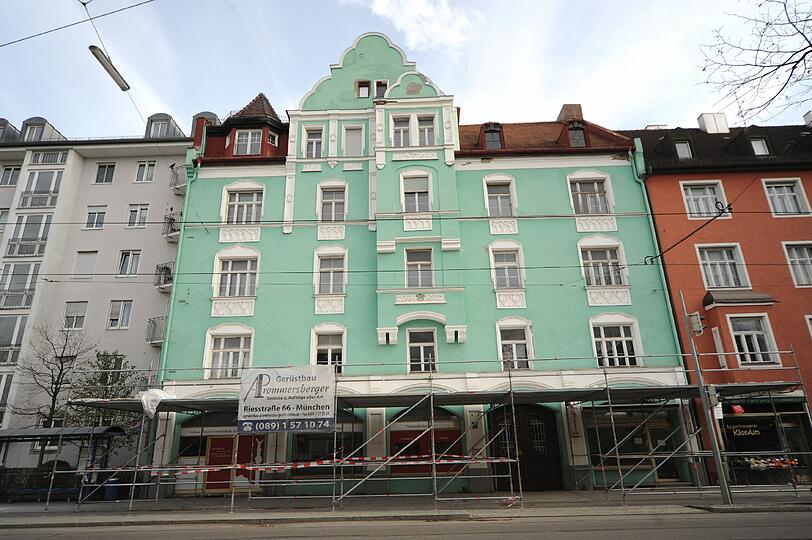 Das schöne Wohnhaus an der Ismaninger Straße steht seit mehr als einem Jahr leer.