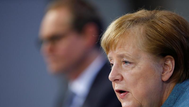 Bundeskanzlerin Merkel geht weiter davon aus, dass jeder Bürger bis zum Ende des Sommers ein Impfangebot bekommt.
