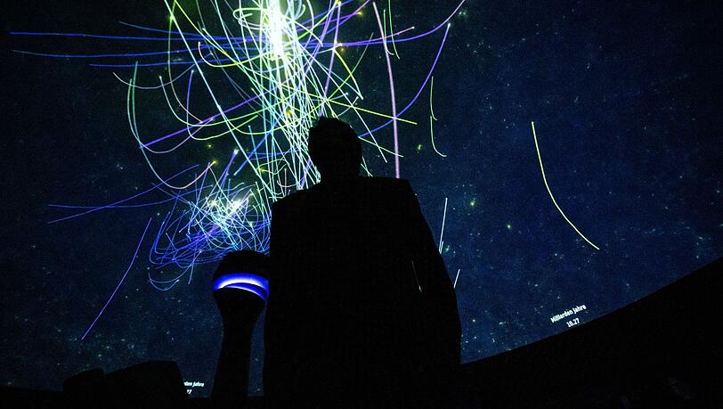 Eine Projektion im Deutschen Museum in der Sonderausstellung "100 Jahre Planetarium".