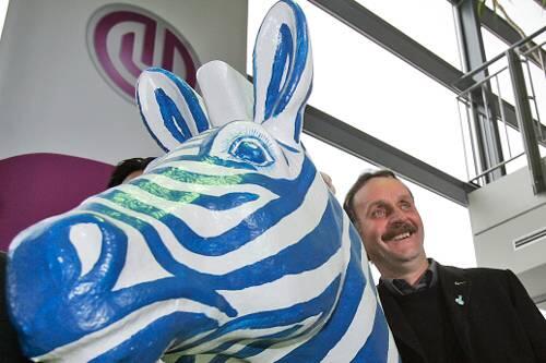 Der Sprücheklopfer und das Zebra: Peter Neururer, der neue trainer des Zweitligisten MSV Duisburg.