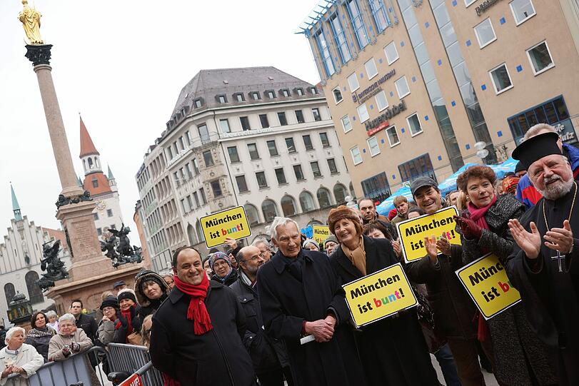 Georg Kronawitter mit Frau Hildegard, Stadtrat Liebig und Stadtdekanin Barbara Kittelberger.