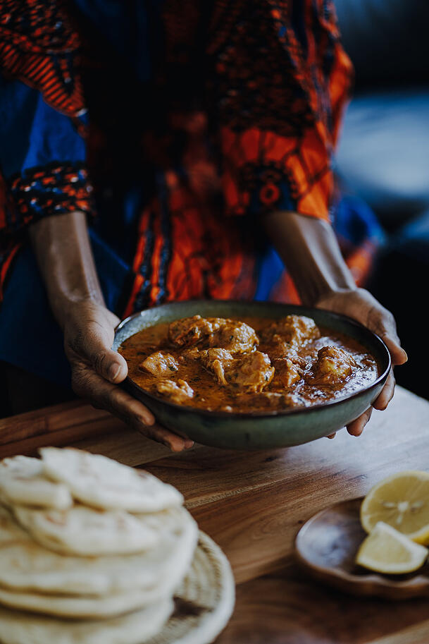 Das Gericht Kubu Paka wird mit Hähnchenfleisch und Curry gekocht und stammt aus Ostafrika.