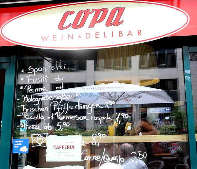 In einem Innenhof der Sendlinger Straße liegt das Café.
