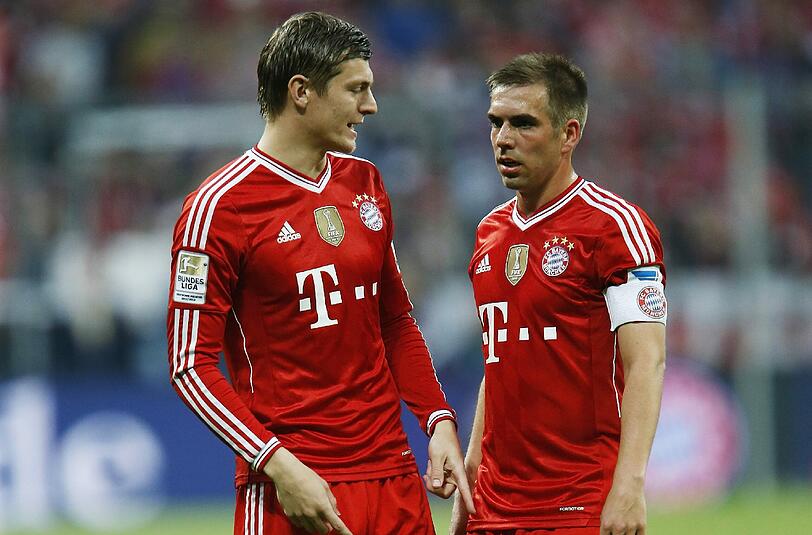 Trauert Toni Kroos nicht nach: Philipp Lahm (r.)