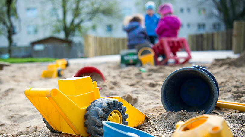Mehr Zeit, etwa auf dem Spielplatz, hätten Alleinerziehende gerne &ndash; doch sie müssen täglich rödeln.