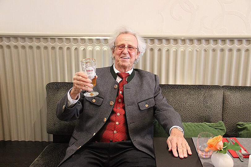 Werner Kirchlechner will nicht der "Prinzregent vom Tal" sein. Stolz wie ein König, ist er aber schon über das neue Dach.