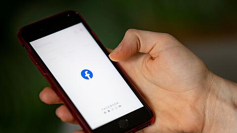 Der Datenschutz-Skandal um Cambridge Analytica wirkt f&uuml;r den Facebook-Konzern immer noch nach. (Archivbild)