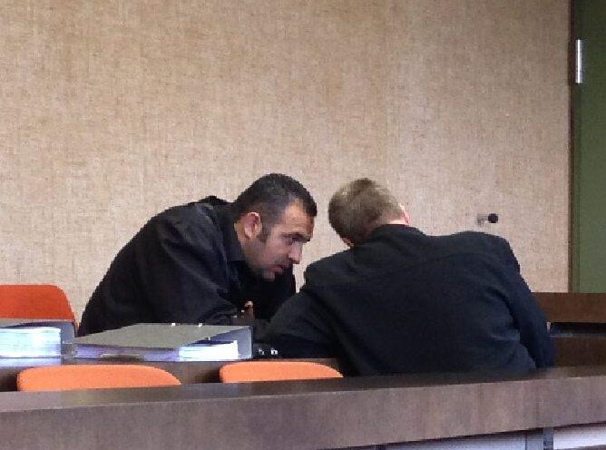 Der Angeklagte Ernst O. (r.) mit seinem Verteidiger Ismail Cetin.