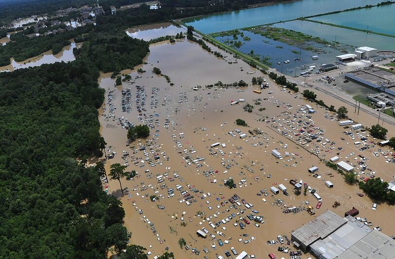 Überschwemmungen im US-Bundesstaat Louisiana: Seitdem wurden mehr als 20 000 Menschen aus überschwemmten Häusern und Fahrzeugen gerettet. Foto: Melissa Leake/Us Coast Guard/Handout