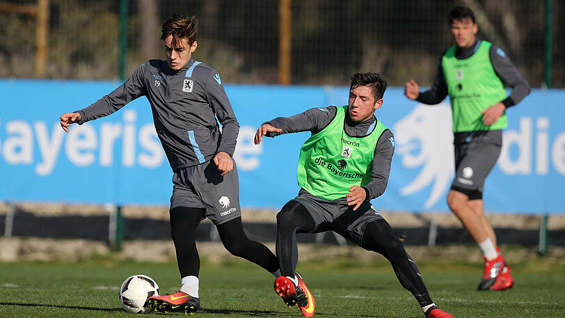 Sie rackerten und ackerten: Unter den kritischen Blicken ihres Trainers Vitor Pereira waren die Löwen-Profis auch am Samstag voll bei der Sache. Simon und Ribamar schnüren im Trainingslager in Troia immer noch ein Extra-Päckchen.