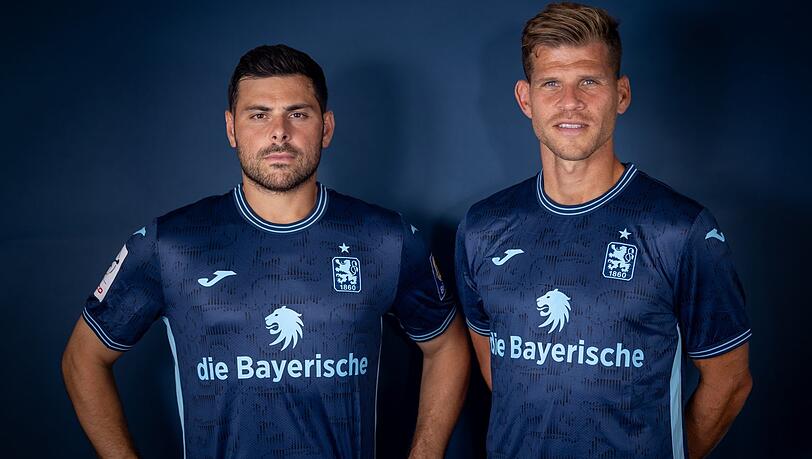 Welcher Löwenfan bekommt bei diesem Anblick keine Gänsehaut? Die Rückkehrer Volland (l.) und Niederlechner im neuen 1860-Auswärtstrikot von Joma.  Foto: Desativ