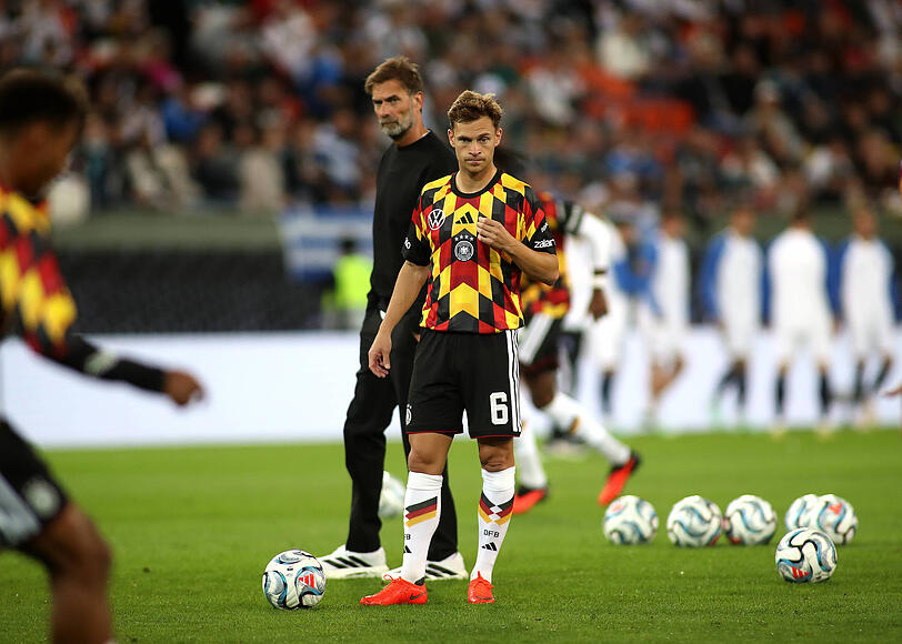 Kimmich mit Bundestrainer J&uuml;rgen Klopp (hinten).
