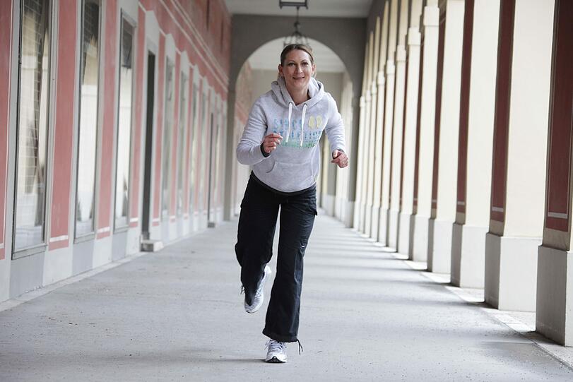 Elke Lindert im Hofgarten: Joggen kostet nichts - ist aber nicht jedermanns Sache.