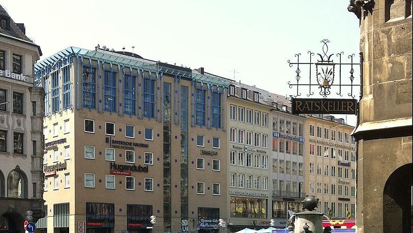 So sieht es aus, das Hugendubel-Haus am Marienplatz. So sieht es aus, das Hugendubel-Haus am Marienplatz.