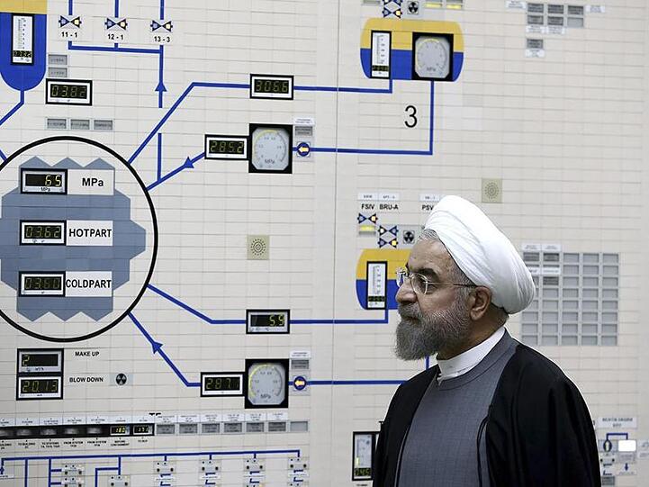 Irans Präsident Hassan Ruhani besucht das Atomkraftwerk Bushehr.