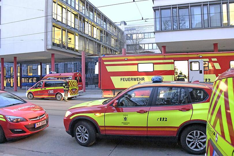 Zunächst wird die Lage geprüft.