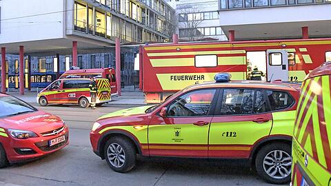 Zunächst wird die Lage geprüft.