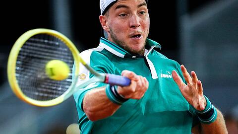 Jan-Lennard Struff in Aktion. Der Warsteiner guckt am Samstag auch auf seinen Lieblingsclub.