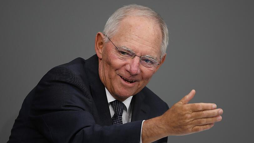 Wolfang Schäuble ist beim Finanzministertreffen der Euroländer dabei Wolfang Schäuble ist beim Finanzministertreffen der Euroländer dabei