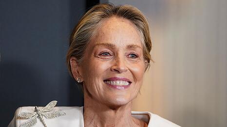 US-Filmstar Sharon Stone ("Basic Instinct") begleitet den &ouml;sterreichischen S&uuml;&szlig;waren-Unternehmer Karl Guschlbauer zum Wiener Opernball.