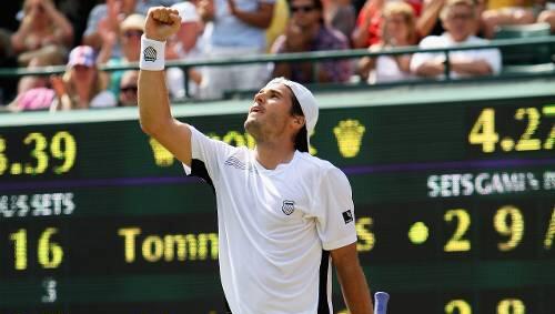 Freut sich über den Einzung ins Achtelfinale von Wimbledon: Tommy Haas. Freut sich über den Einzung ins Achtelfinale von Wimbledon: Tommy Haas.