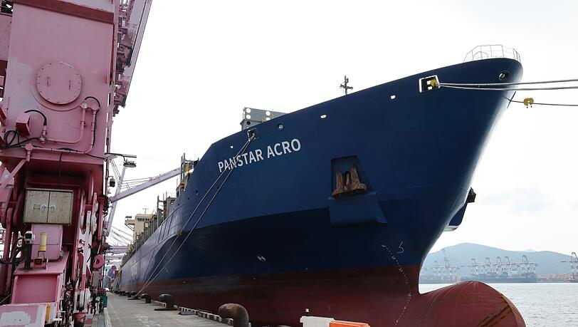 Das Containerschiff PanStar Acro befindet sich derzeit auf der Arktis-Route nach Europa. Das Containerschiff PanStar Acro befindet sich derzeit auf der Arktis-Route nach Europa.