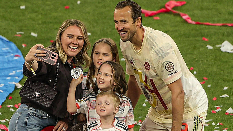 Harry Kane feiert mit seiner Familie die Meisterschaft. Harry Kane feiert mit seiner Familie die Meisterschaft.