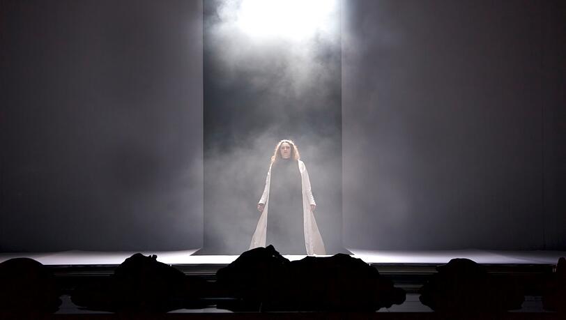 Oksana Sekerina als Tosca am Ende der Oper.
