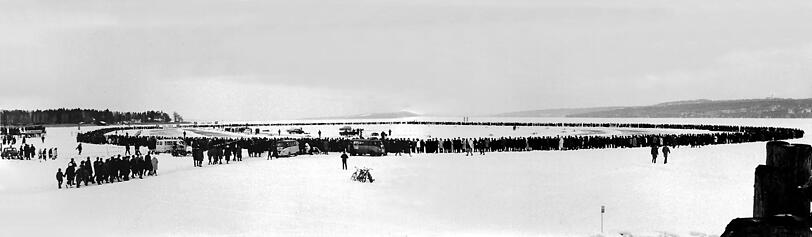 Diese Panorama-Aufnahme zeigt den Andrang am Ammersee im Feburar 1963. Diese Panorama-Aufnahme zeigt den Andrang am Ammersee im Feburar 1963.