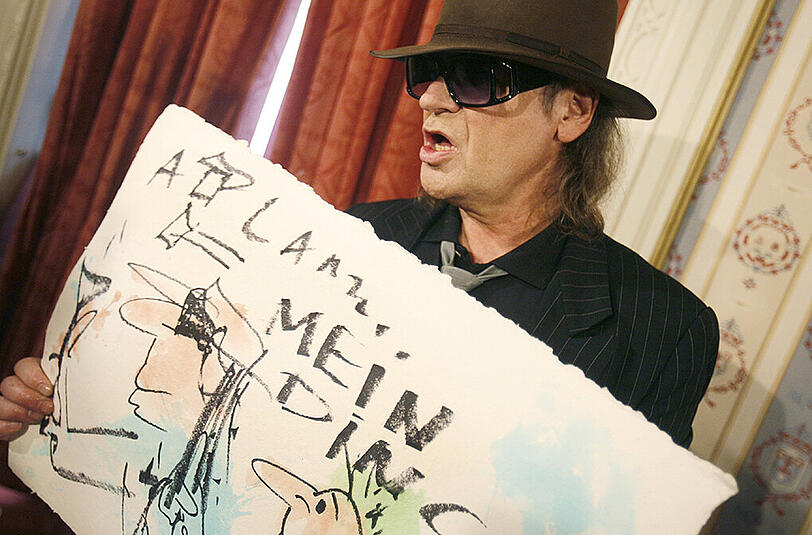 Udo Lindenberg tritt seit den 1990er Jahren auch als Maler in Erscheinung. Zudem gestaltete er Sonderbriefmarken.