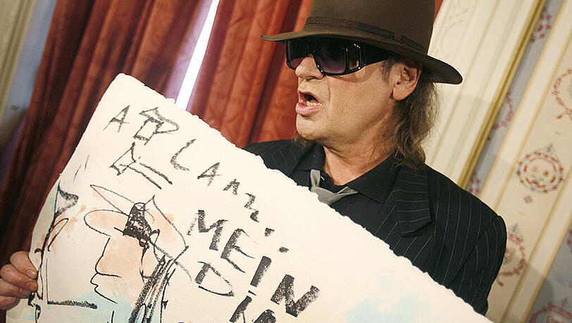 Udo Lindenberg tritt seit den 1990er Jahren auch als Maler in Erscheinung. Zudem gestaltete er Sonderbriefmarken. Udo Lindenberg tritt seit den 1990er Jahren auch als Maler in Erscheinung. Zudem gestaltete er Sonderbriefmarken.